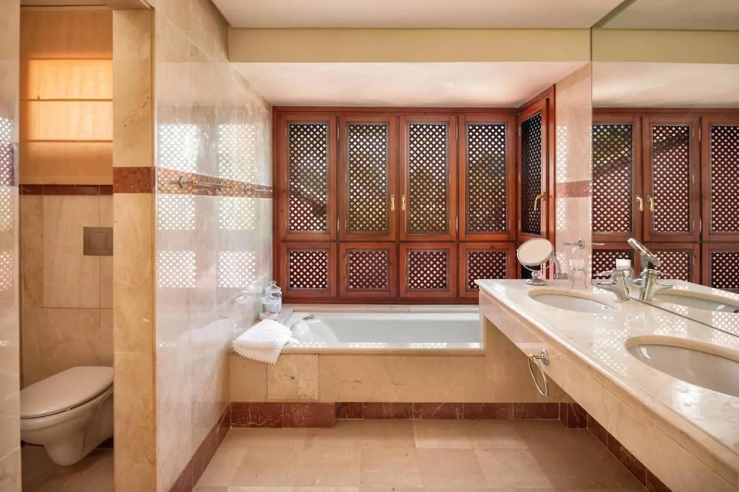 Beachfront Penthouse, Pool Gym Estepona
