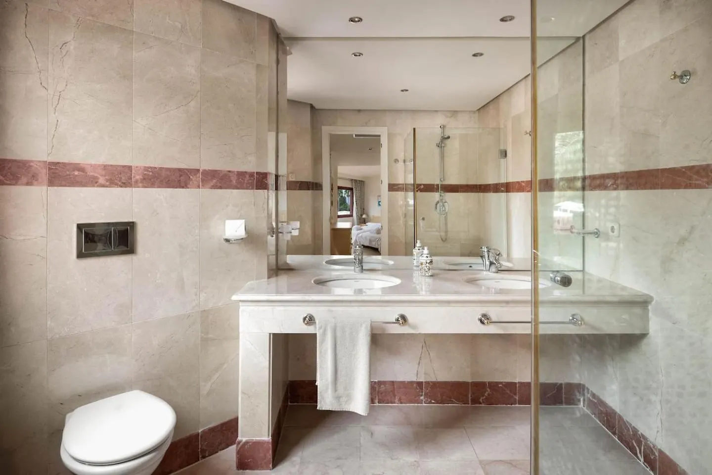 Beachfront Penthouse, Pool Gym Estepona Spain
