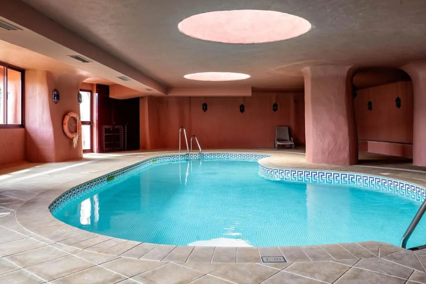 Apartment Beachfront Penthouse, Pool Gym Estepona