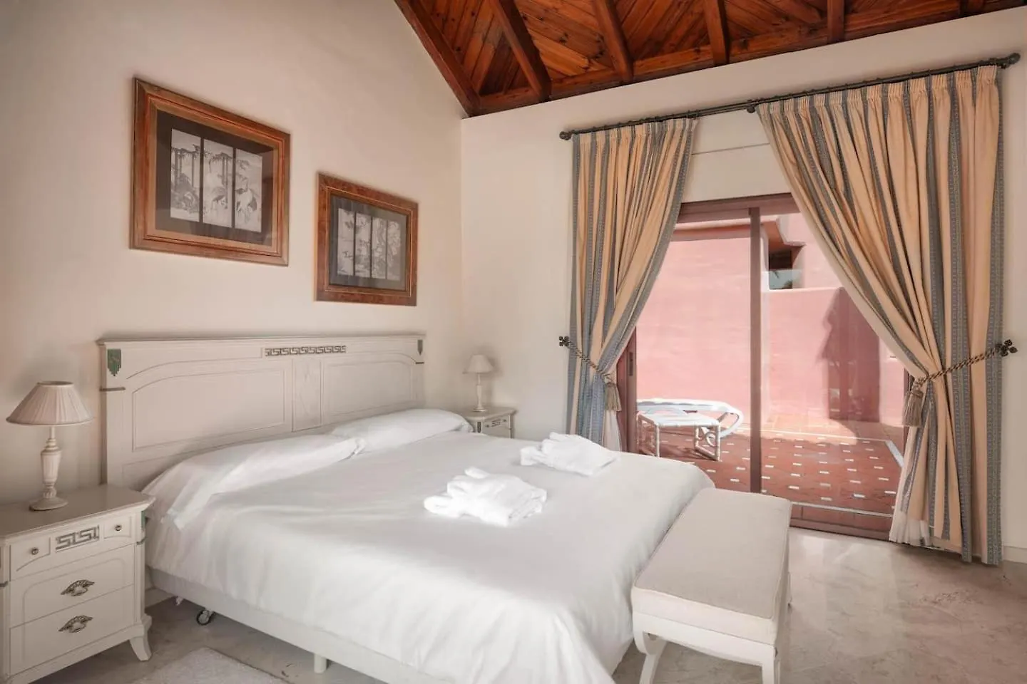 Beachfront Penthouse, Pool Gym Estepona