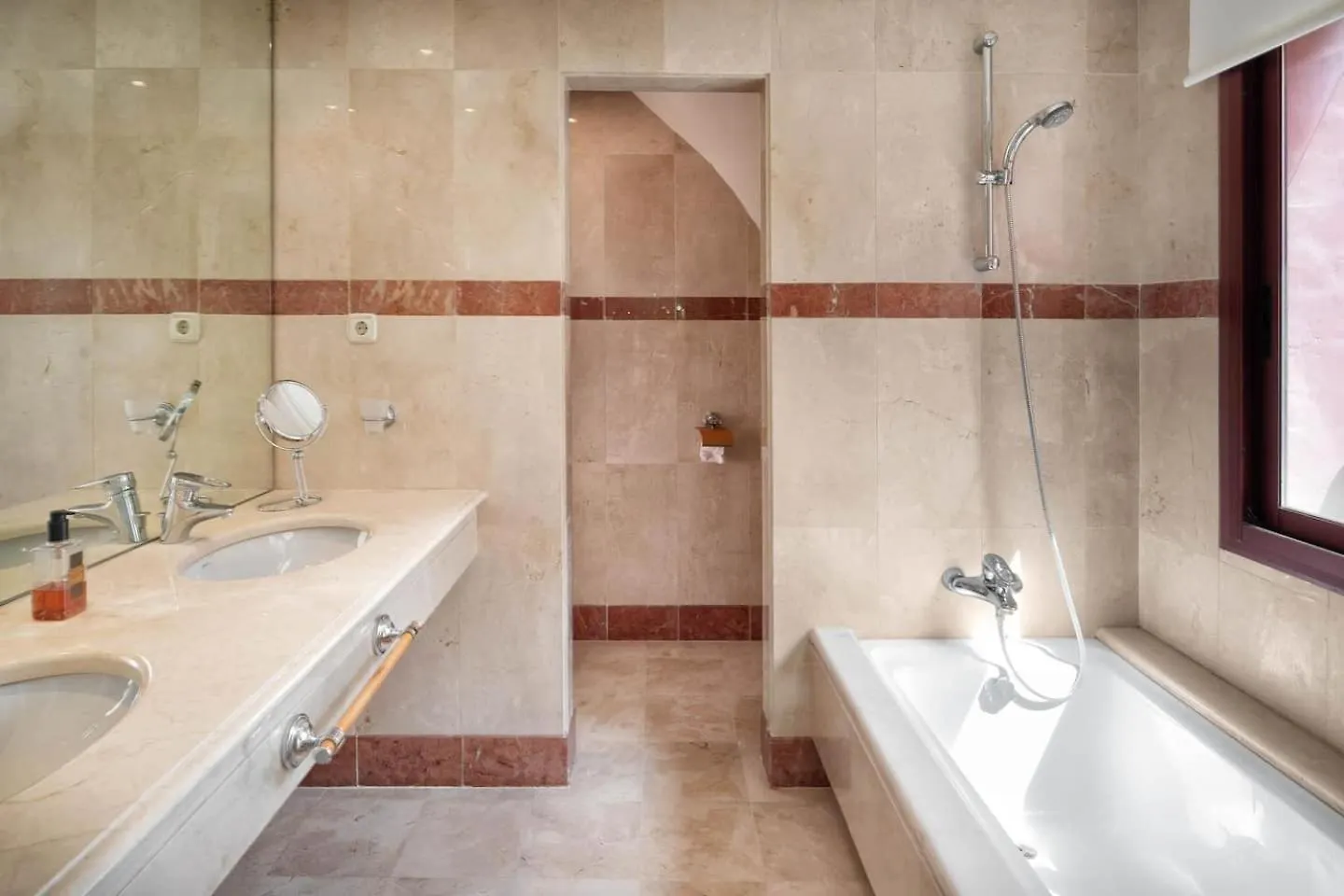 Beachfront Penthouse, Pool Gym Estepona 0*,  Spanien