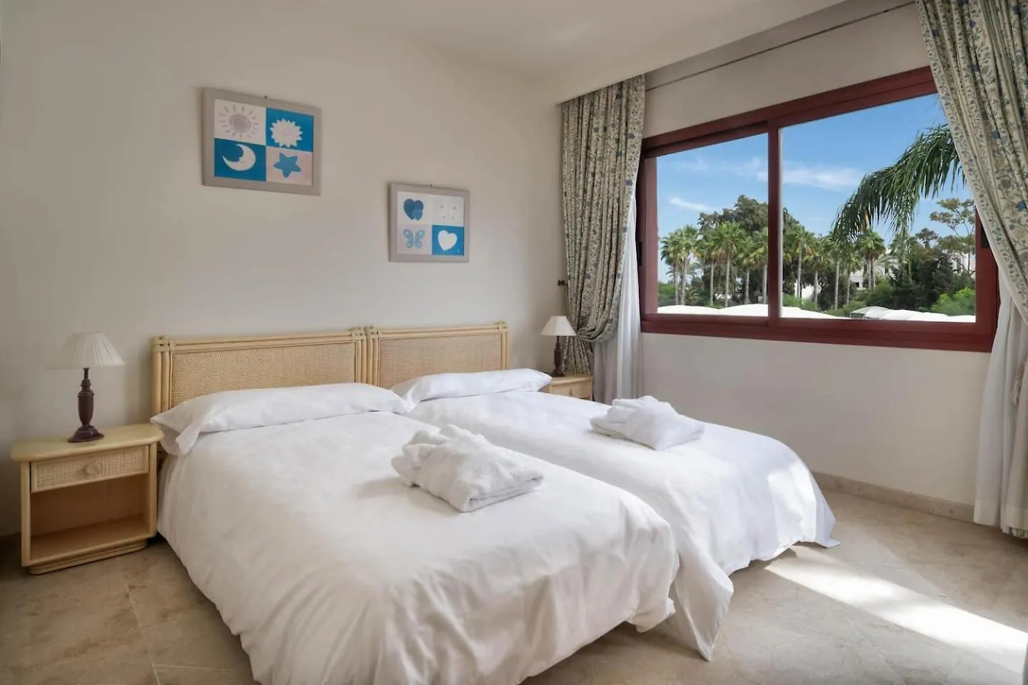 Beachfront Penthouse, Pool Gym Estepona 0*,