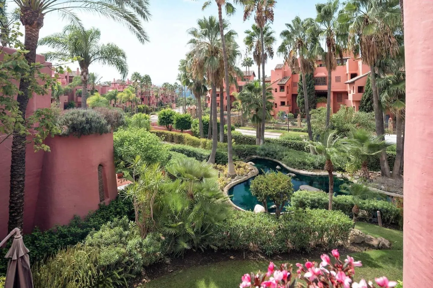 Beachfront Penthouse, Pool Gym Estepona