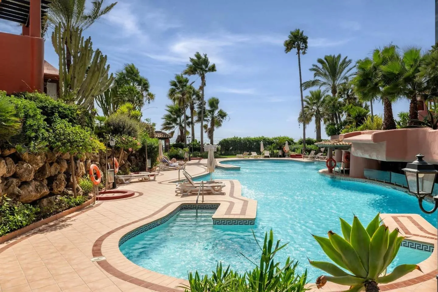Beachfront Penthouse, Pool Gym Estepona