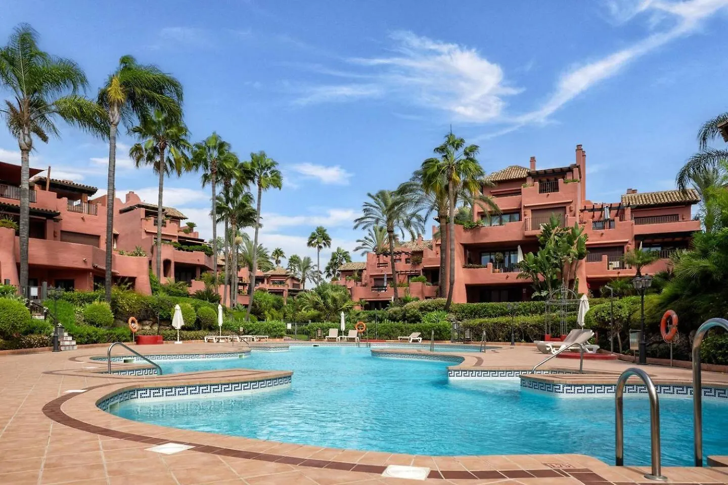 Apartment Beachfront Penthouse, Pool Gym Estepona